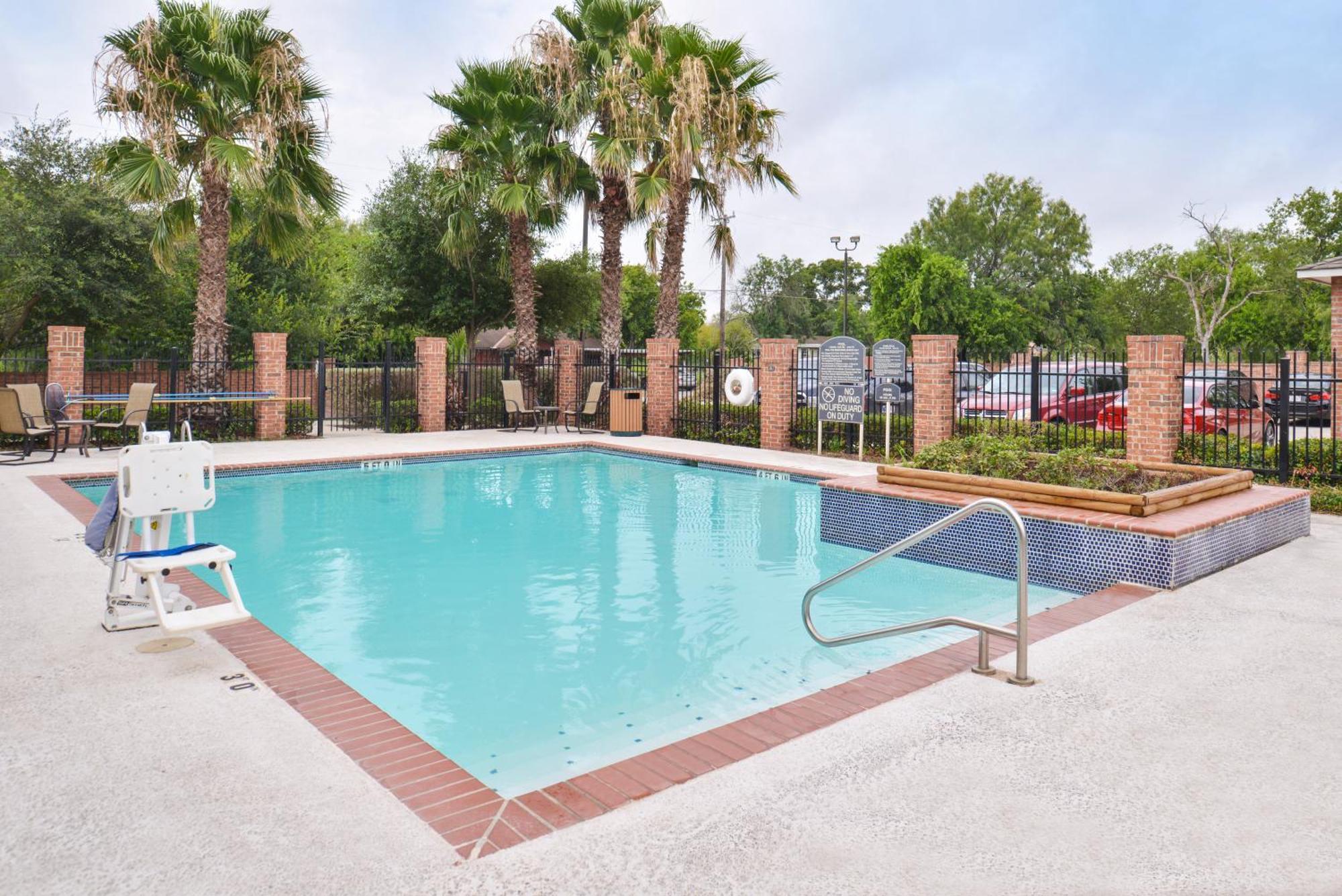 Holiday Inn Express & Suites San Antonio South Zewnętrze zdjęcie